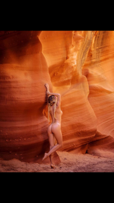groovyscooter:  Sara Underwood - Antelope Canyon