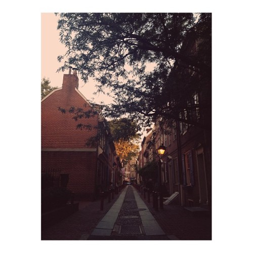 Good morning Philly. What a nice cool morning for a run. #vscocam #vscofeature #streetetiquette