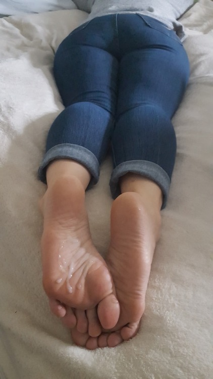 betweenhertoes23: snoopythatsme: myprettywifesfeet: myprettywifesfeet: My pretty wife was looking to