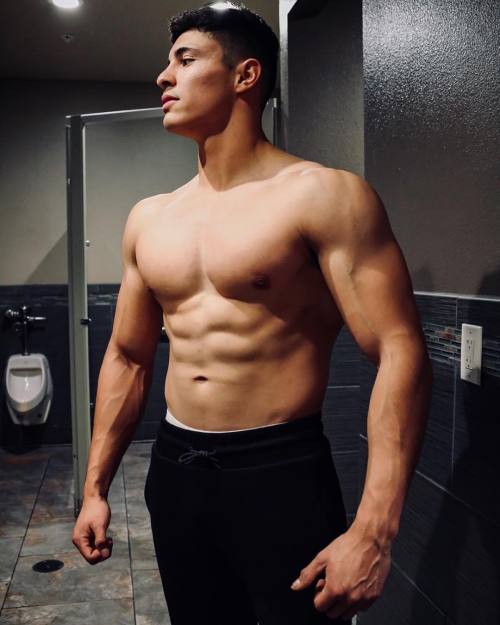 thehottestmenaround: Isaac Ramirezwww.instagram.com/isaacbramirez/