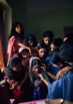 natgeofound:Wealthy Muslims examine the wedding