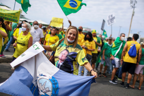 allthebrazilianpolitics: Rallies for and against Bolsonaro on Brazil national dayThousands have conv