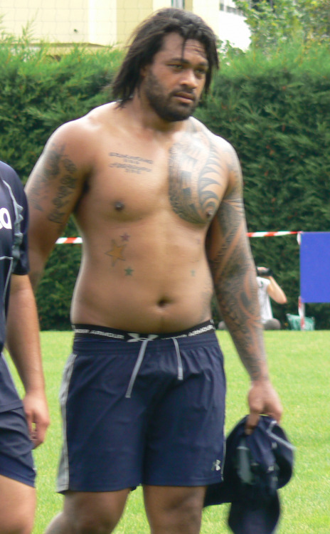 Just adding a few more sexy thick polynesians to the mix: Maʻa Nonu, Sione Lauaki, Neʻemia Tialata, 