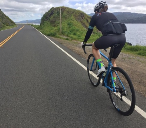 collectifparleecycles: Meanwhile on the west coast. #collectifparlee #patiosurf #roadslikethese (à P