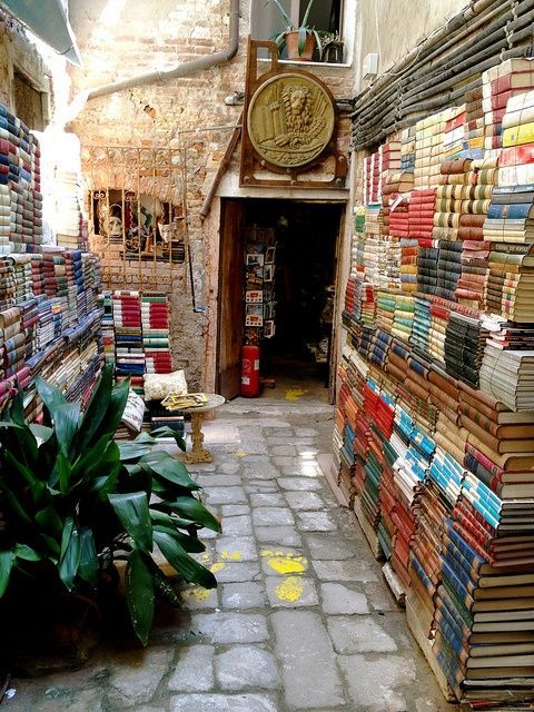 foreverlostinliterature:  Libreria Acqua Alta — Venice, Italy  