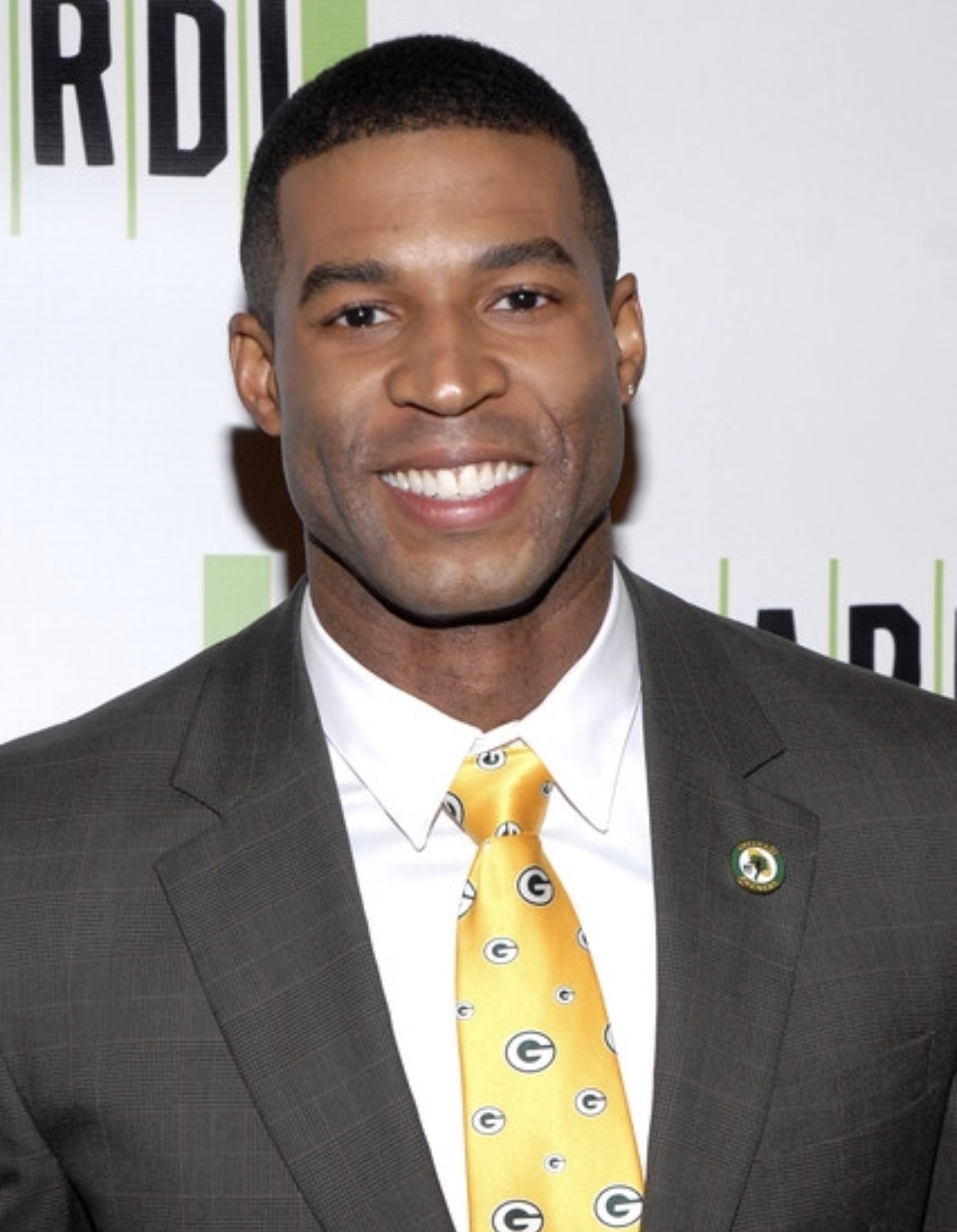 xemsays:  ROBERT CHRISTOPHER RILEY is a 37 year old actor who most will recognize