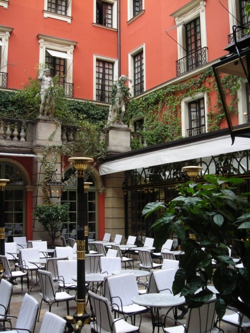 Charming Costes!What’s the mood you feel like to be in? If you would like to stay in a such glamorou