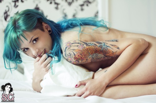 suicidegirlslover:  Uynn Suicide