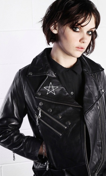 daily-melclarke: Mellisa Clarke by Disturbia