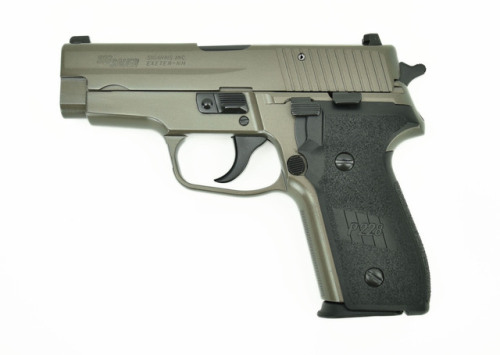 schweizerqualitaet:SIG-Sauer P228 9x19 with custom finish and night sights[source]