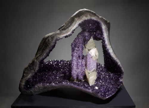 mineralesque:  Amethyst, CalciteUruguay
