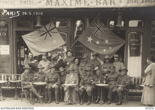 mostly-history:Soldiers from Australia, NZ and South Africa on leave in Paris(August and September 1