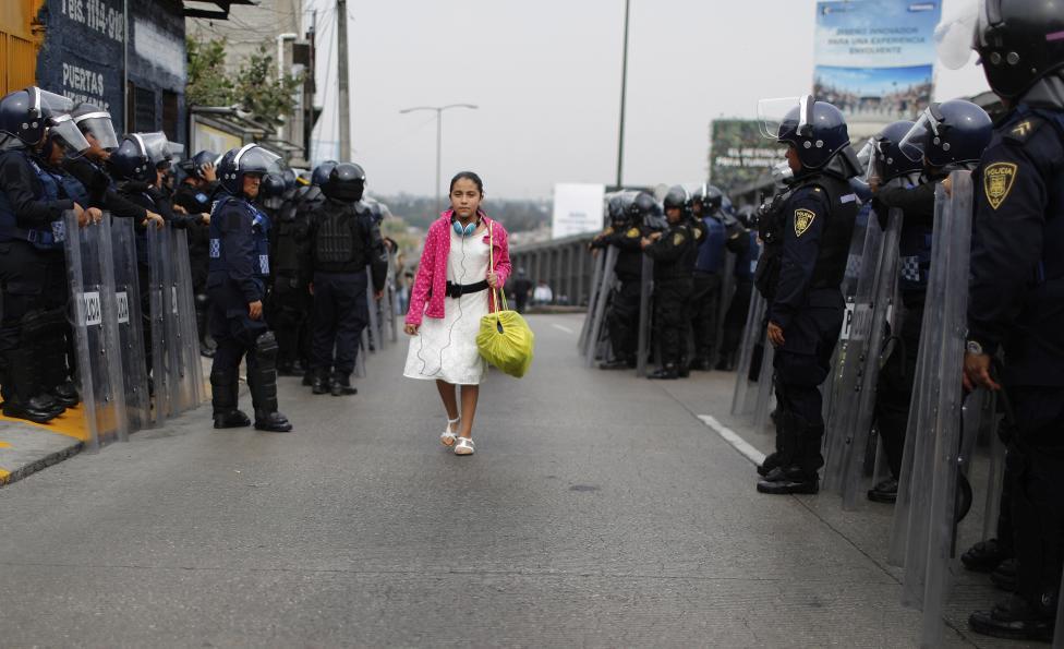 massconflict: Tens of thousands of people dressed in black have marched through Mexico