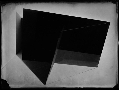 rudygodinez: Laurent Millet, Construire, (2010)Millet is looking for a possible relationship between reality and things that are represented in the photographic medium. Physical size and photographic dimension merge into a “mythological architecture”