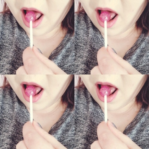 kinkylittlelady95: Just a girl who loves to suck 🍭  -THIS IS MY OWN PHOTO 
