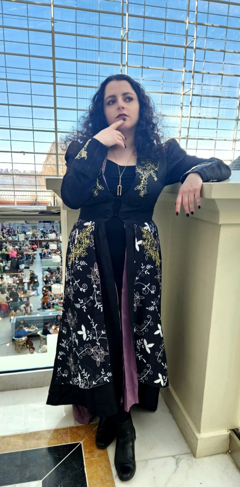 Some pictures of my Yennefer cosplay from Katsucon this weekend! I wasn't planning on taking any, but a friend convinced me 