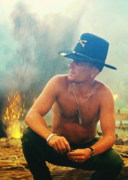 lapitiedangereuse:     “I love the smell of napalm in the morning.”        