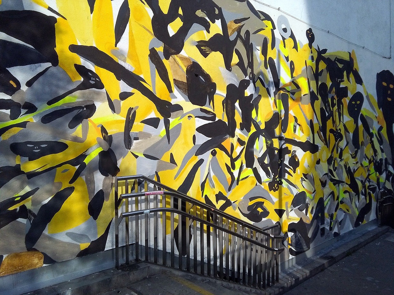 Giorgio Bartocci´s finished mural “MORS VITALIS” in Vienna, Kettenbrückengasse.