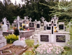 cemeteriesgates:  A village cemetery in Jednorozec, Poland
