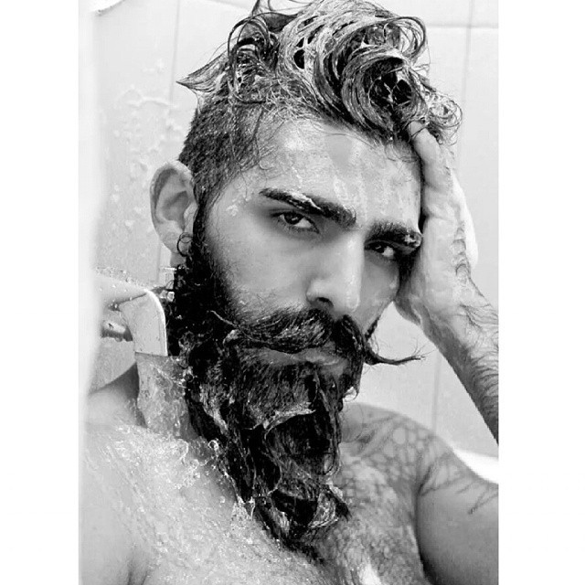joeykingery:  Shower time, photo by @eduardodicastro # bubbles #wet #wetbeard