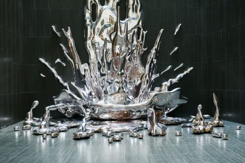 legendary-scholar:A Multi-Story Metallic Splash Sculpture by Pere Gifre Drops, Plaza España D