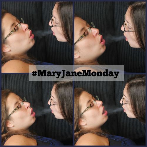 Shotgun a hit with your bestie! Happy Mary Jane Monday, everyone! :-) Models: Stuffi_and_Me and myself.