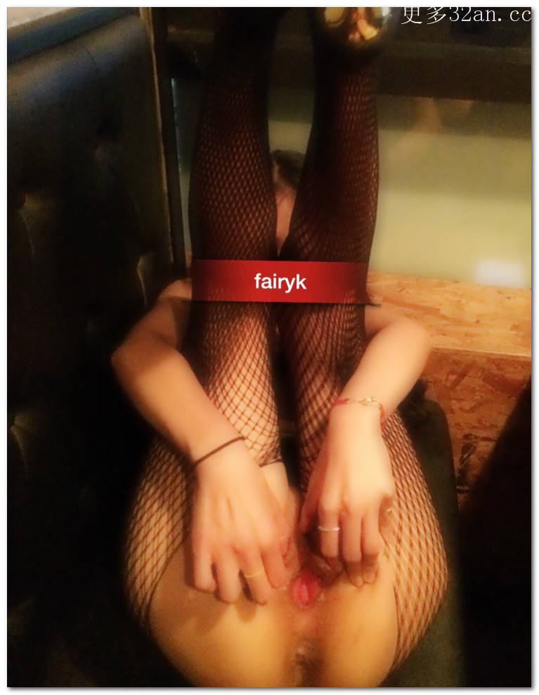 ziyuan007:    韩国 女神Fairyk 户外众人面前露出自拍超刺激  