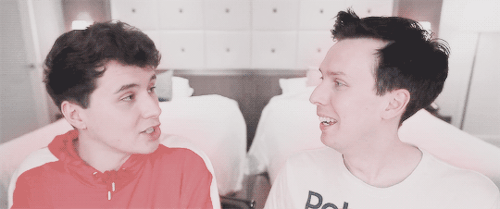 phannie:tour giggles