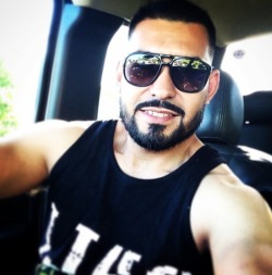 lasbarbas:  Hispanic beardo of the day: @puro_rifle