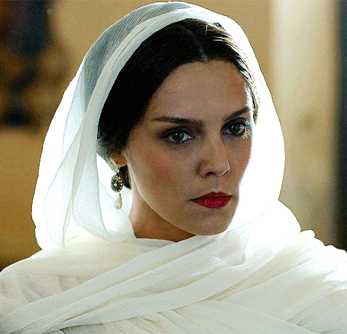 ANNABEL SCHOLEY As Contessina De Bardi In Medici 