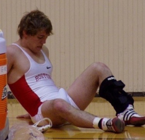 jockbrad:  Swimmers, wrestlers, football players / singlets, jockstraps, speedos and spandex!http://jockbrad.tumblr.com/