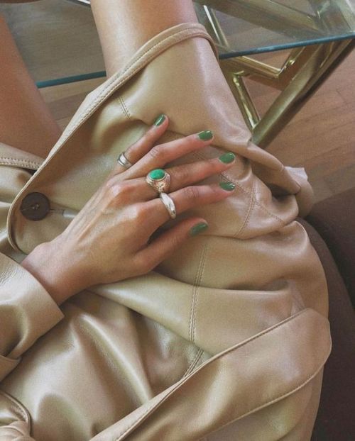 cafe-solo: Source: instagram.com/nanushka