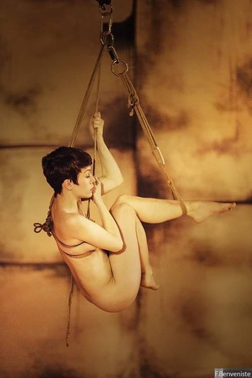 misungui:  Misungui by François Benveniste  (Self suspension)