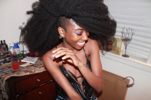 seductivelie:My lovely dolledupjay did some crochet braids on this head of mine. 😁