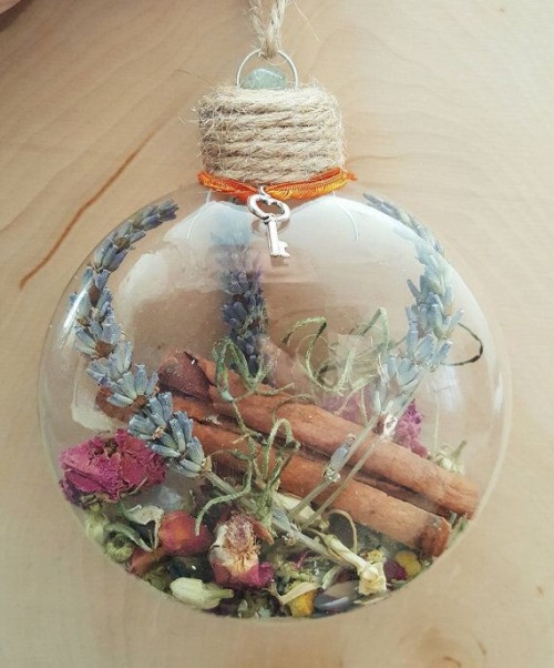 canadianwitchbaby: what a cute little idea for my tree