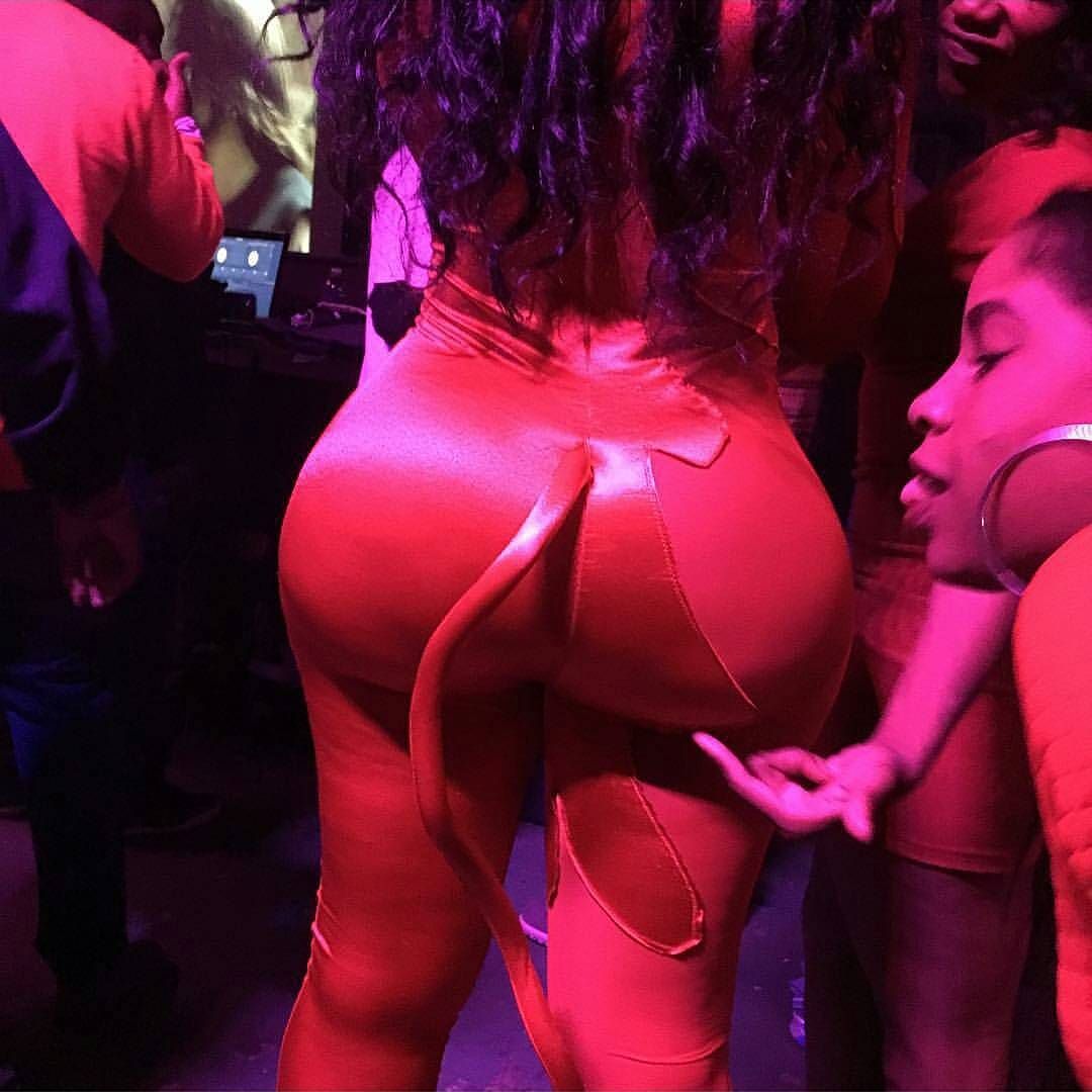 telometook:  “All That Cake❤🍰🎂👿 @_missv2  #BADDGIRLSONLY  #missv2 #halloween