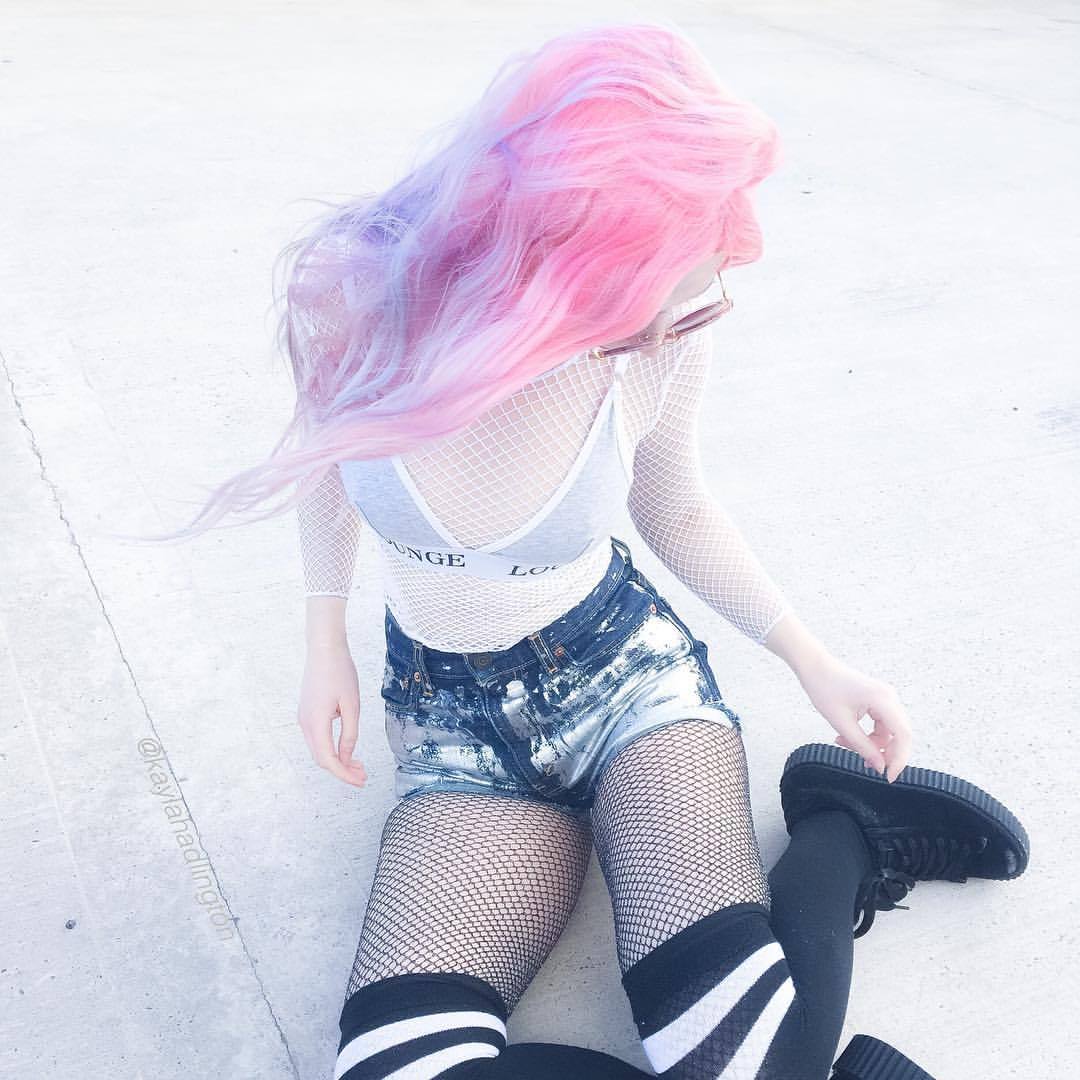kaylahadlington:  hi guys I’m looking 2 collab with some illustrators and artists