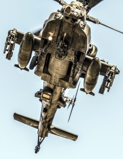 titanium-rain:  Boeing AH-64 Apache via Flickr