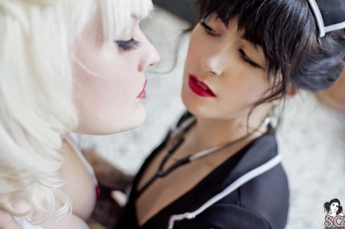 fayedaniels:  beautifulgirlsmakemesuicidal:  Chloe and Charmaine Suicide   This set tho