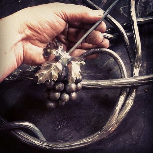 dirtysmith:  Puttin the leaves on this badboy. #blacksmith #handmade  (at dragonforgeltd.com)