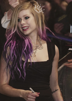 incredible-avril: “Love is more than a