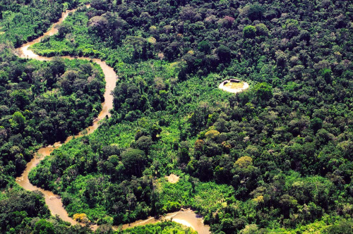 Shabono, Yanomami communal dwelling / Venezuela, Brasil