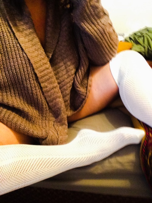 vanillaraisins: Wearing my new birthday sweater and knee socks. Selfies of the day 10/16