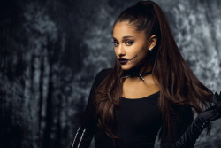 glovedcelebrities: The beautiful and sexy Ariana grande with satin gloves 
