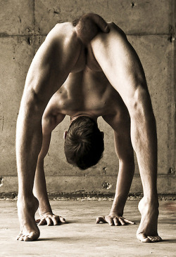 yogaformenonly:  http://yogaformenonly.tumblr.com
