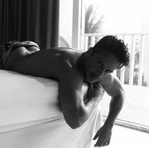 bigbroth4u:  This guy’s butt cleavage turns me on.  Think YOU can turn me on? Show me! Follow @bigbroth4u on Twitter for even more sexy shenanigans. Like this blog? Please rate it at BestMaleBlogs! Visit the ARCHIVE to see more than 21,500 posts!  