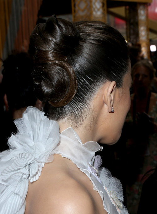 Hailee Steinfeld &ndash; 2017 OscarsElaborate Bun Ruling over all