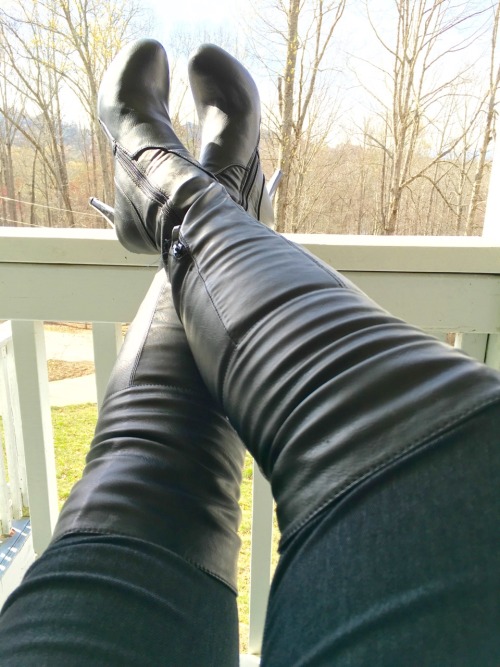 todd74690: Such gorgeous boots. Why can’t more men wear these out in public. I think you can b