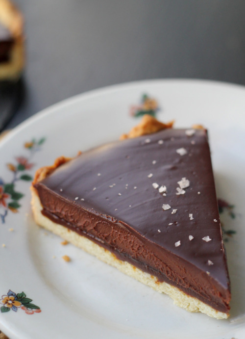 foodffs:  chocolate-caramel tart with sea adult photos