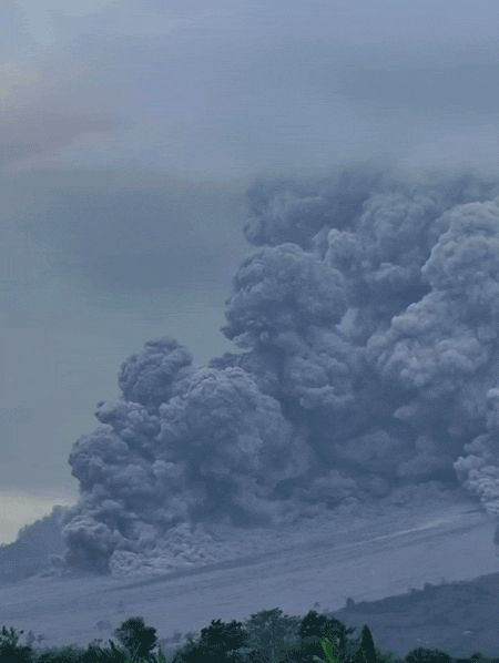 absinthius:  Mount Sinabung, Indonesia 